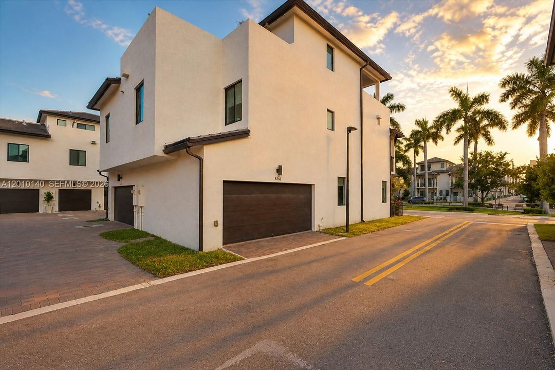 Active With Contract: $889,000 (3 beds, 2 baths, 1866 Square Feet)