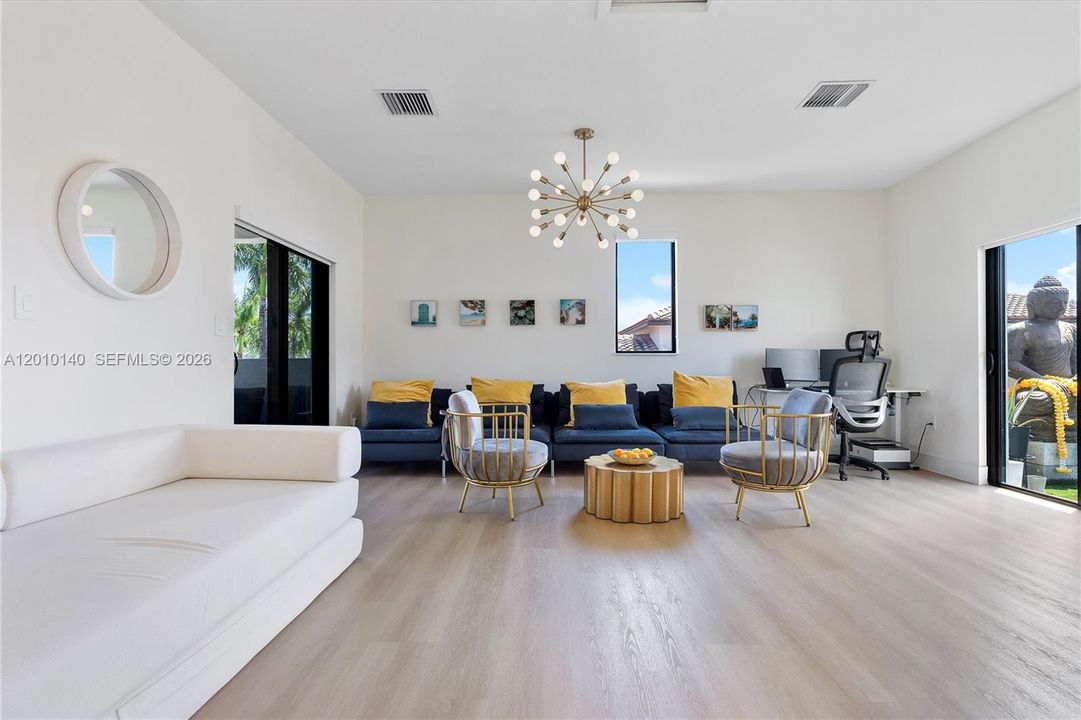 Active With Contract: $889,000 (3 beds, 2 baths, 1866 Square Feet)