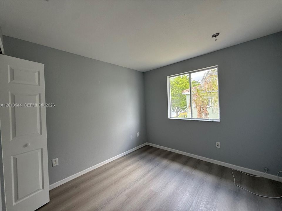 Active With Contract: $2,100 (3 beds, 3 baths, 1423 Square Feet)