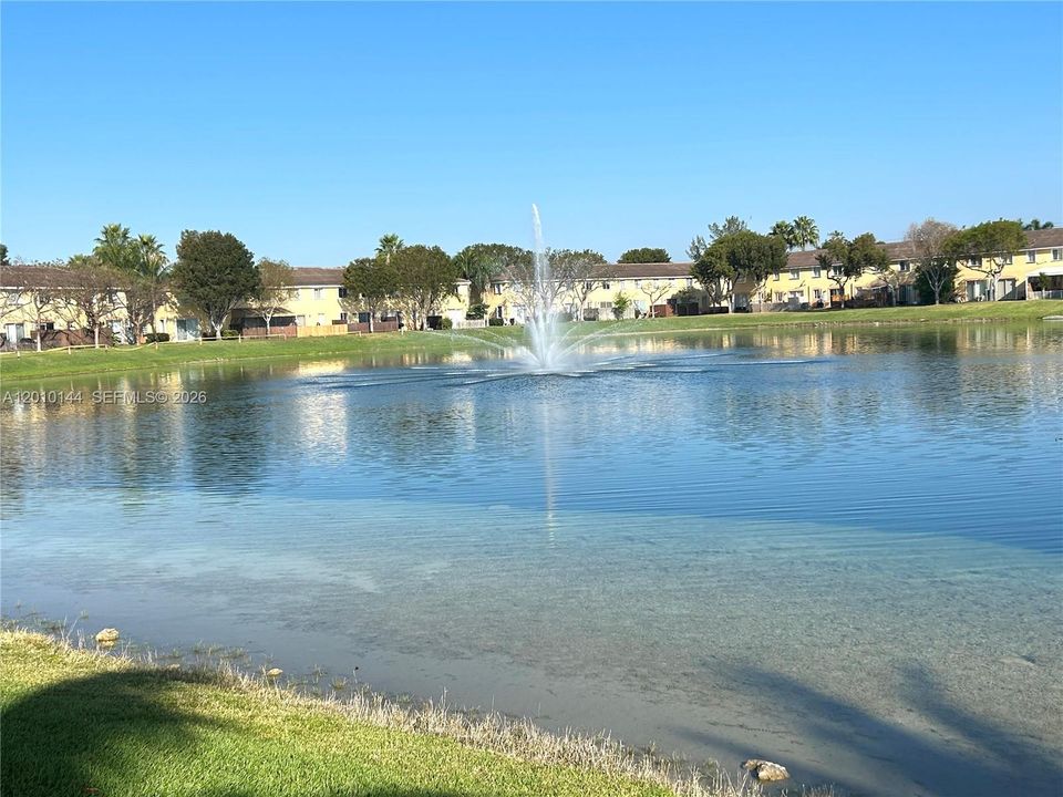 Active With Contract: $2,100 (3 beds, 3 baths, 1423 Square Feet)