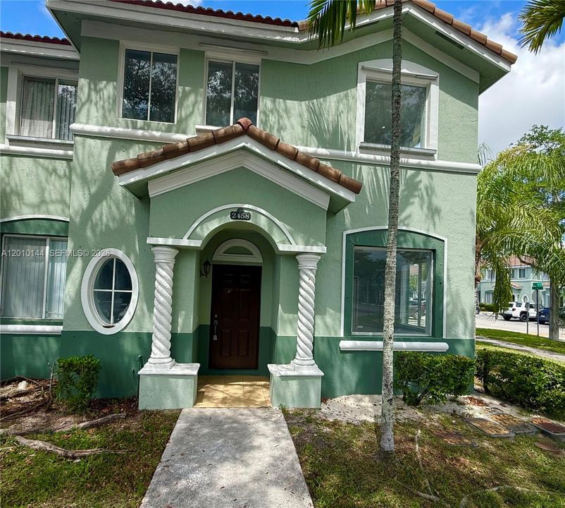 Active With Contract: $2,100 (3 beds, 3 baths, 1423 Square Feet)
