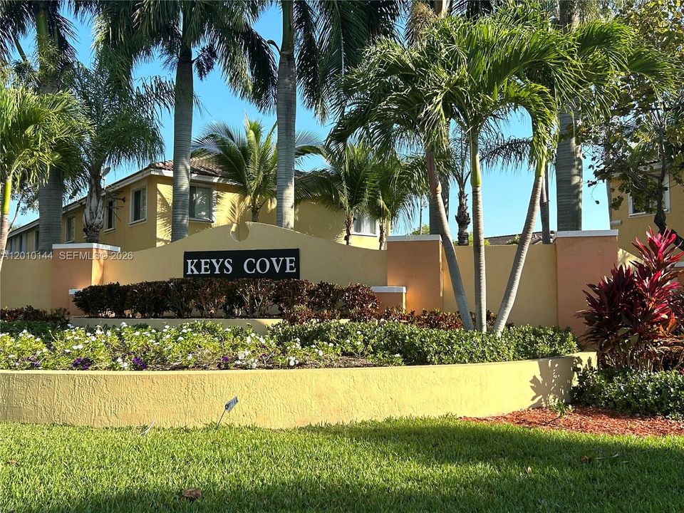 Active With Contract: $2,100 (3 beds, 3 baths, 1423 Square Feet)