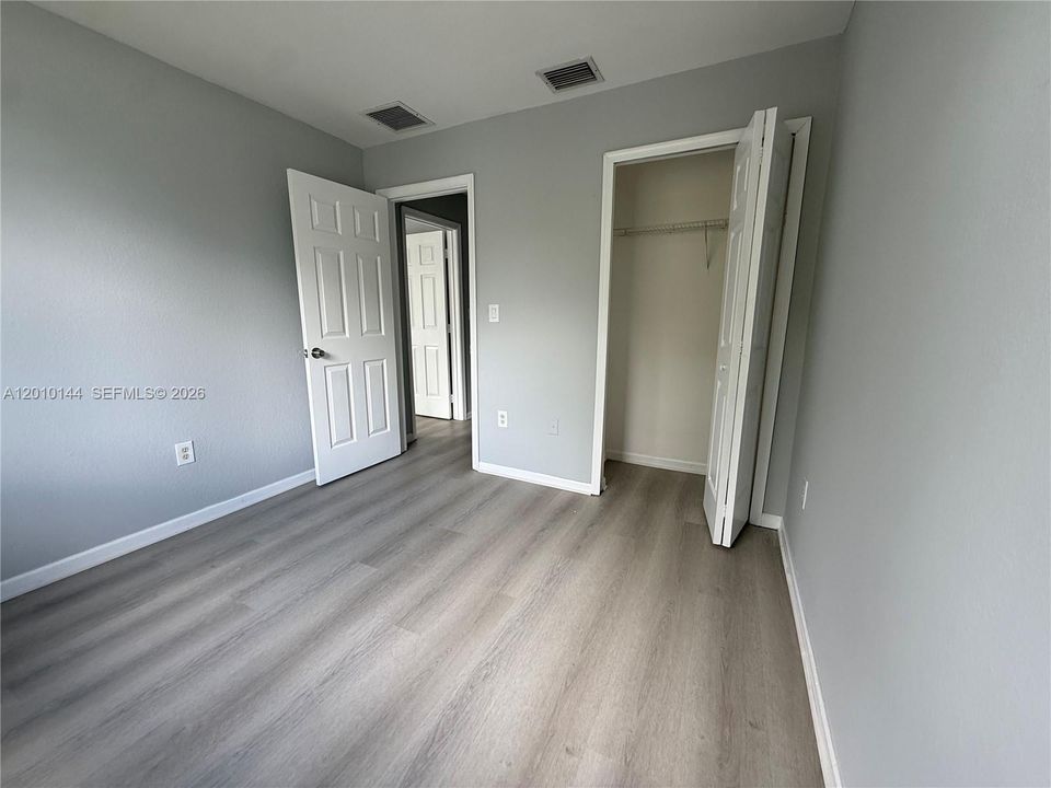 Active With Contract: $2,100 (3 beds, 3 baths, 1423 Square Feet)