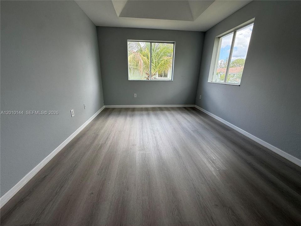 Active With Contract: $2,100 (3 beds, 3 baths, 1423 Square Feet)