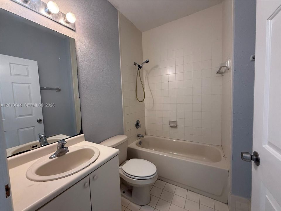 Active With Contract: $2,100 (3 beds, 3 baths, 1423 Square Feet)