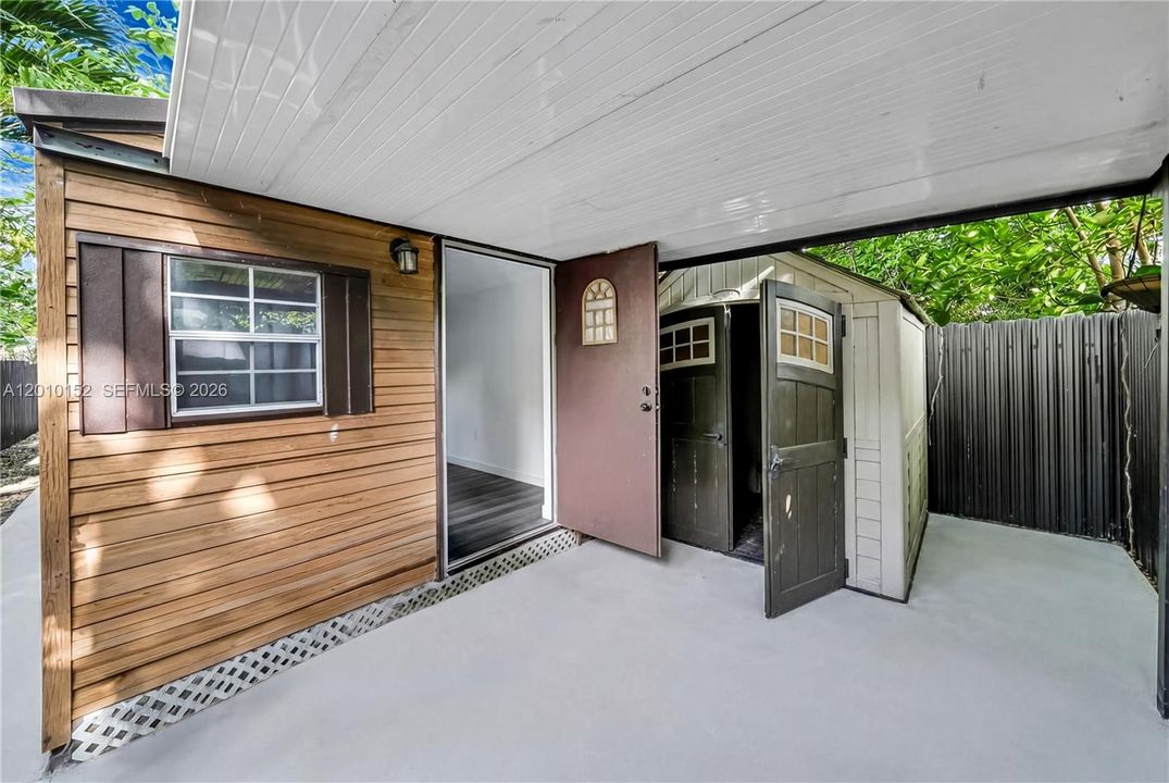 For Sale: $1,445,000 (2 beds, 1 baths, 792 Square Feet)