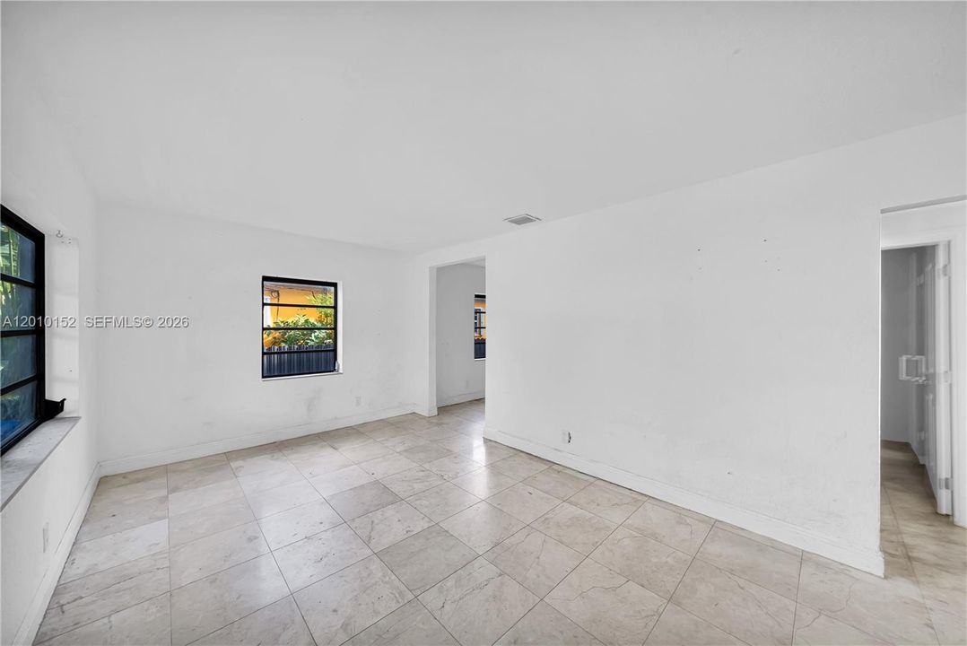 For Sale: $1,445,000 (2 beds, 1 baths, 792 Square Feet)