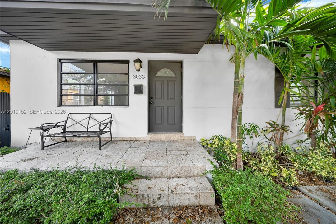 For Sale: $1,445,000 (2 beds, 1 baths, 792 Square Feet)
