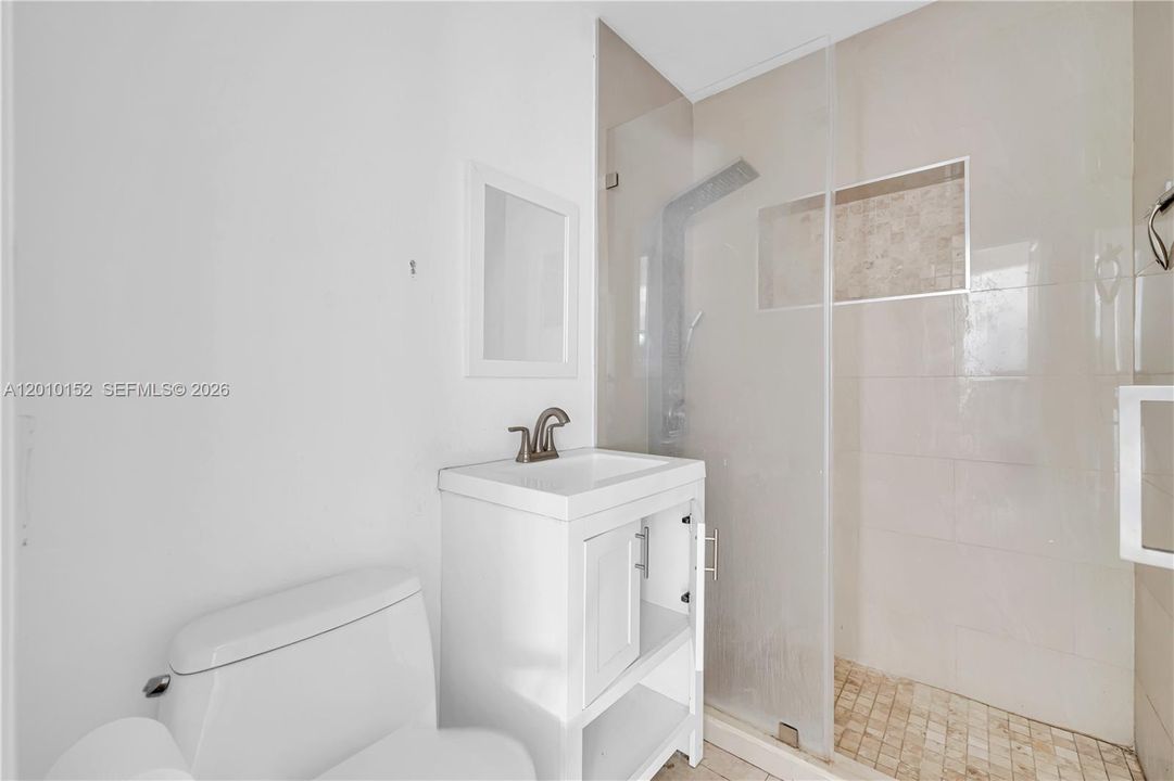 For Sale: $1,445,000 (2 beds, 1 baths, 792 Square Feet)