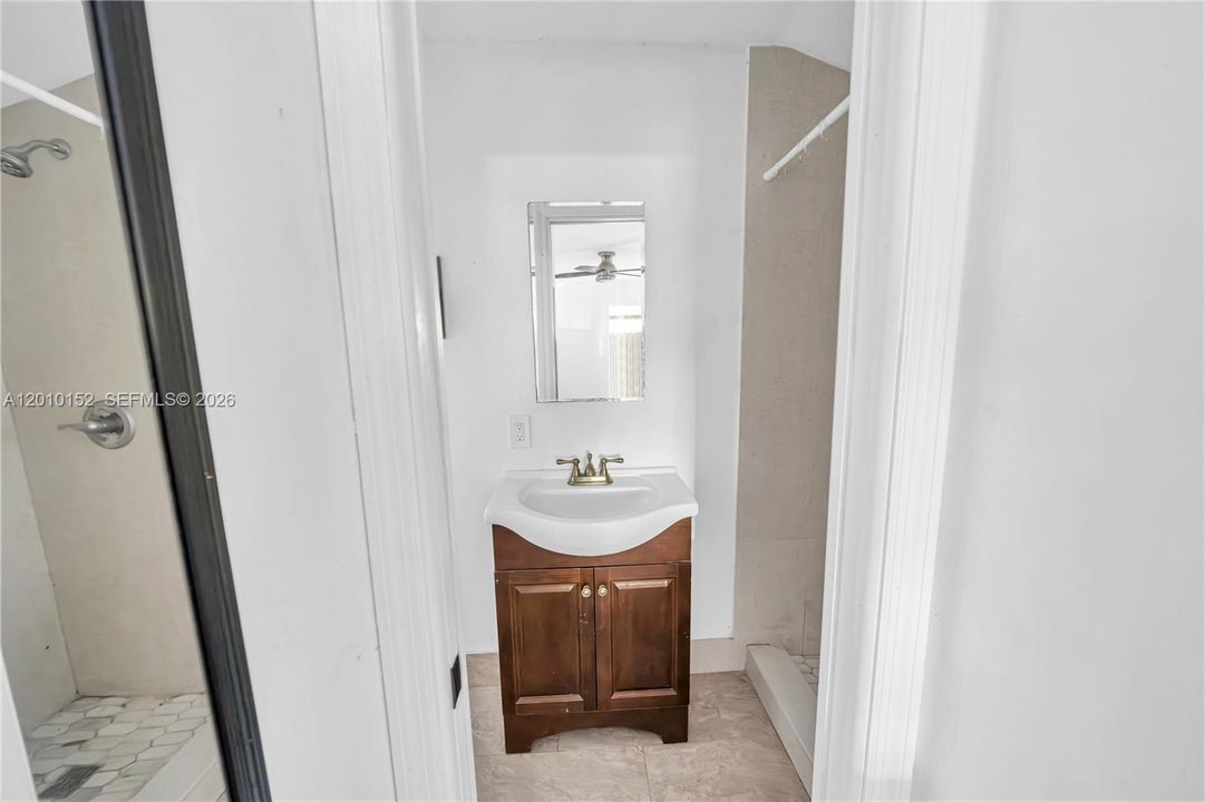 For Sale: $1,445,000 (2 beds, 1 baths, 792 Square Feet)