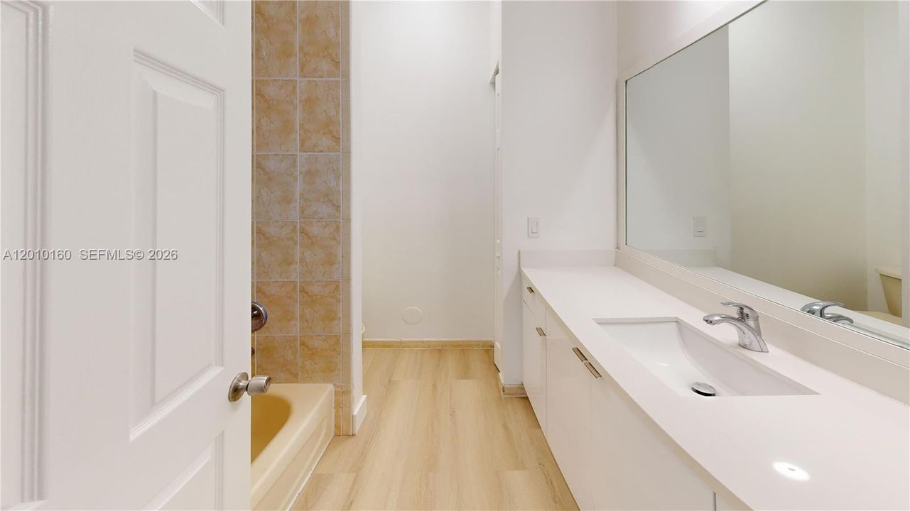 En Venta: $279,000 (3 camas, 2 baños, 1194 Pies cuadrados)
