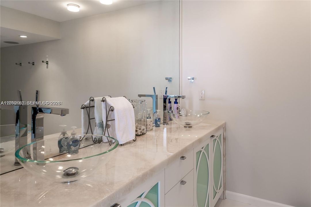 For Rent: $17,500 (2 beds, 2 baths, 1670 Square Feet)