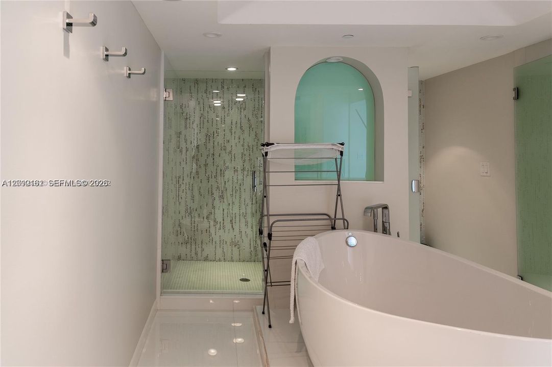 For Rent: $17,500 (2 beds, 2 baths, 1670 Square Feet)