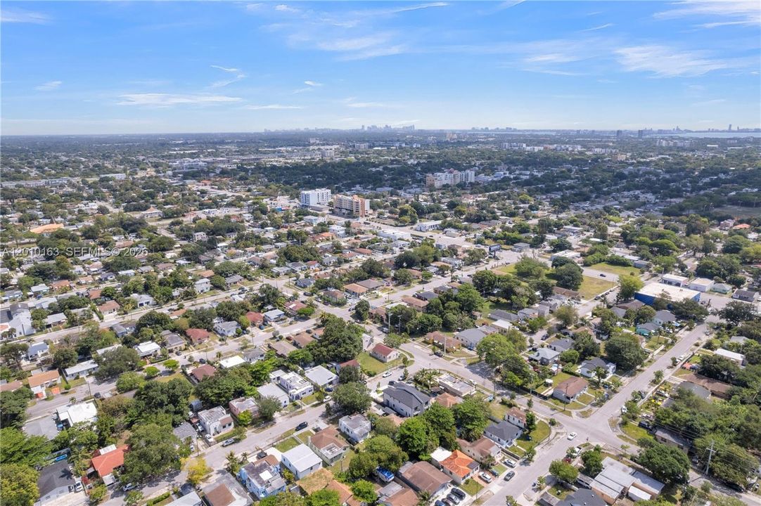 For Sale: $699,999 (4 beds, 2 baths, 1925 Square Feet)