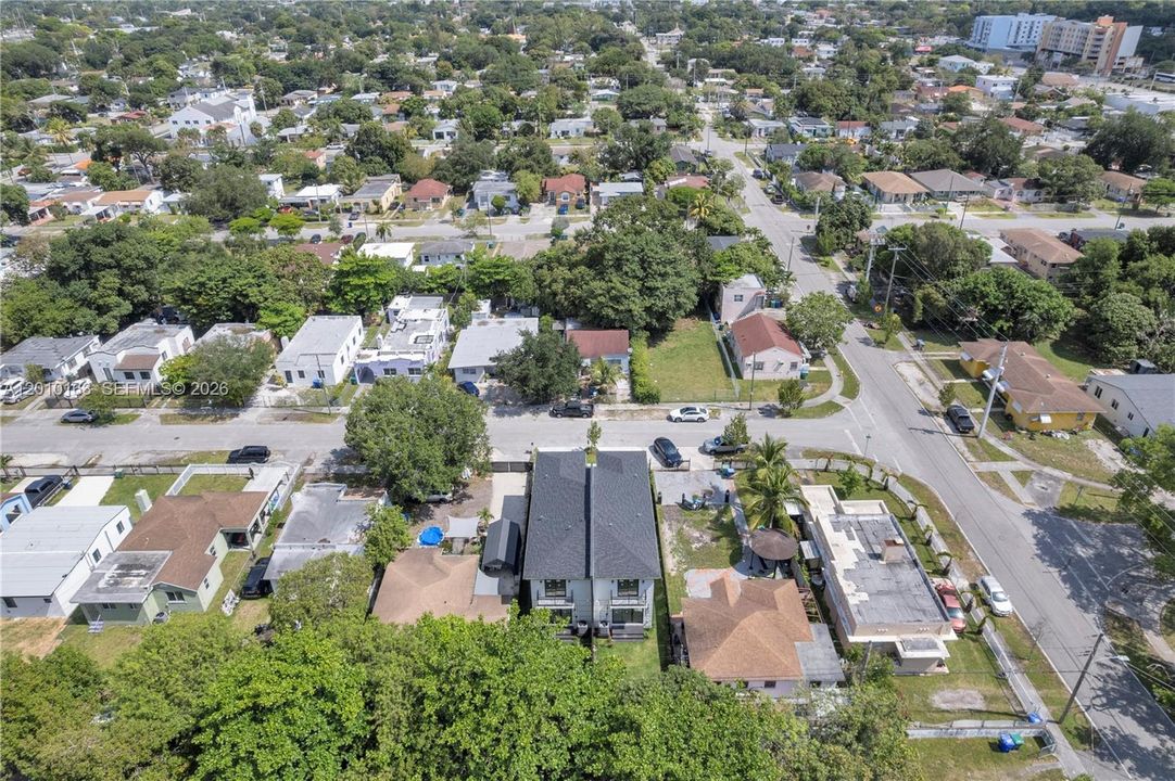 For Sale: $699,999 (4 beds, 2 baths, 1925 Square Feet)