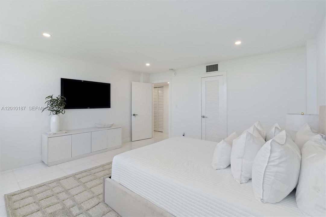 For Sale: $1,149,000 (3 beds, 2 baths, 1916 Square Feet)