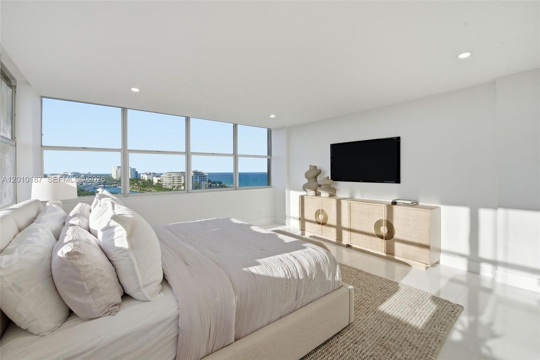 For Sale: $1,149,000 (3 beds, 2 baths, 1916 Square Feet)