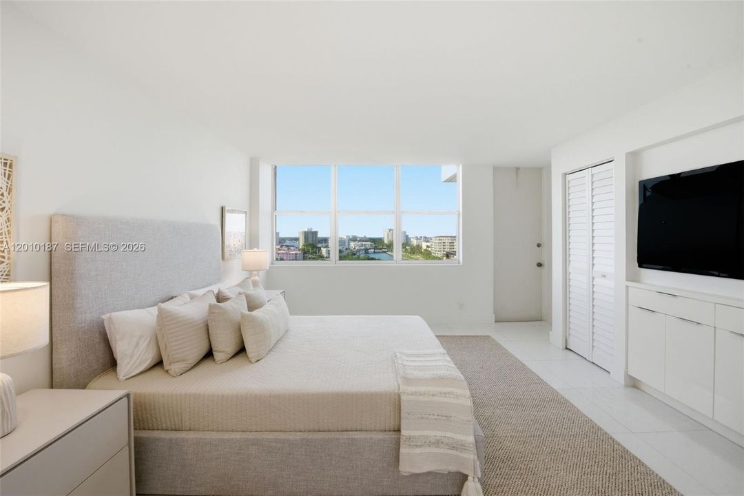 For Sale: $1,149,000 (3 beds, 2 baths, 1916 Square Feet)
