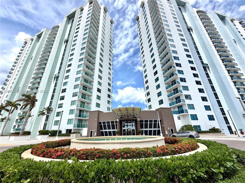 На продажу: $399,000 (2 спален, 2 ванн, 1778 Квадратных фут)