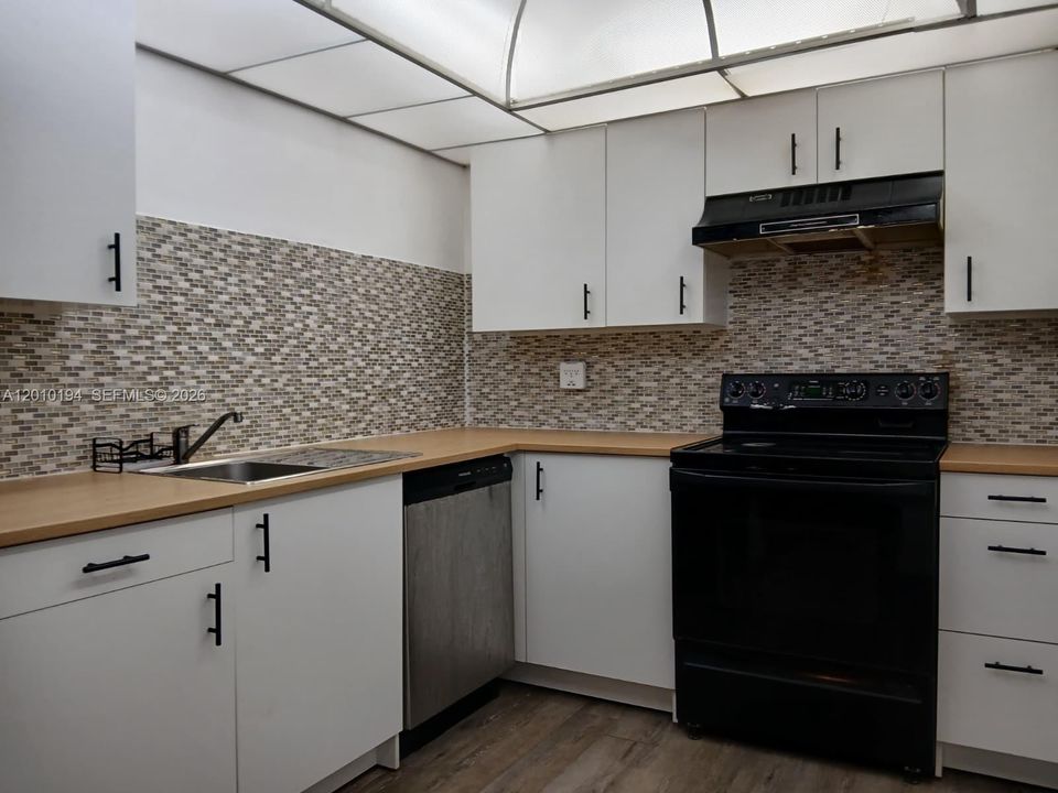 For Sale: $159,000 (2 beds, 2 baths, 1100 Square Feet)