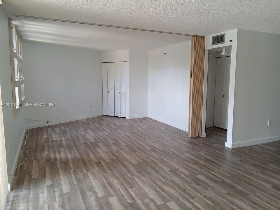 For Sale: $159,000 (2 beds, 2 baths, 1100 Square Feet)