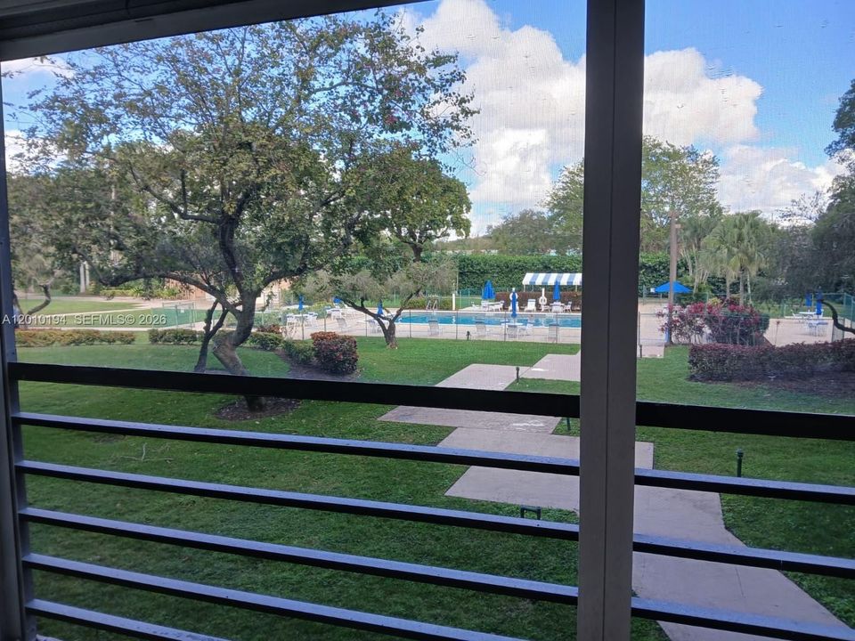 For Sale: $159,000 (2 beds, 2 baths, 1100 Square Feet)