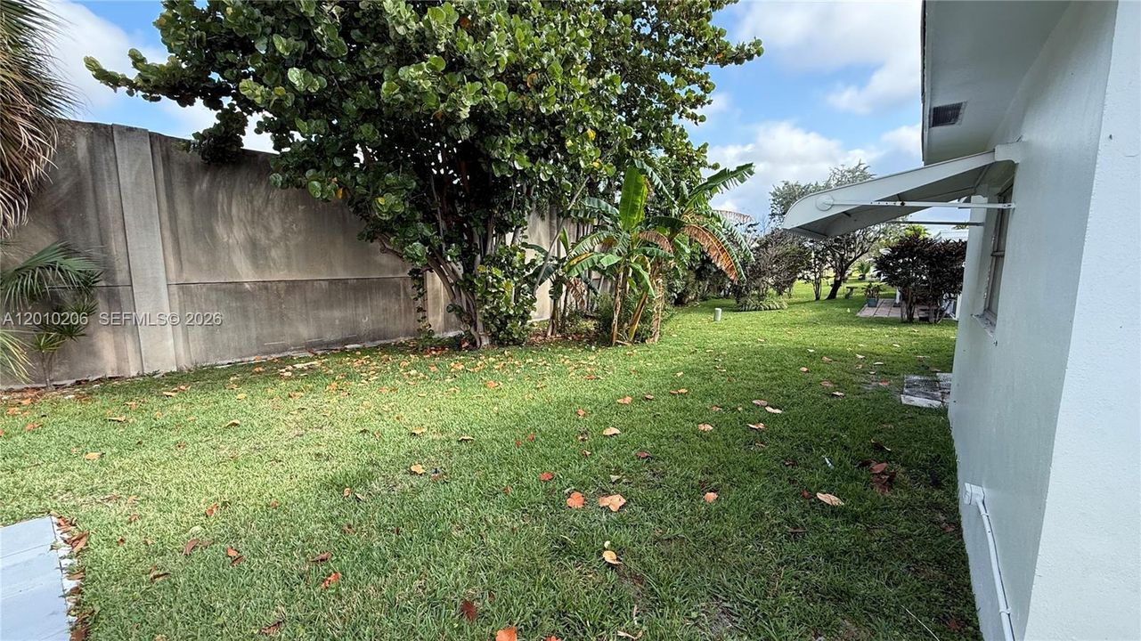 For Sale: $175,000 (2 beds, 1 baths, 874 Square Feet)