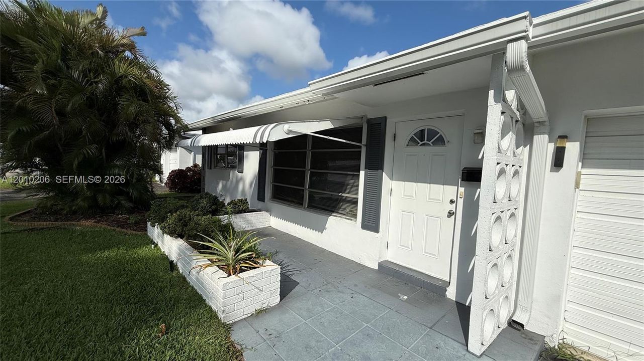 For Sale: $175,000 (2 beds, 1 baths, 874 Square Feet)