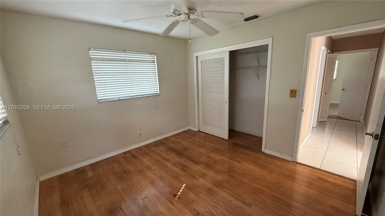 For Sale: $175,000 (2 beds, 1 baths, 874 Square Feet)