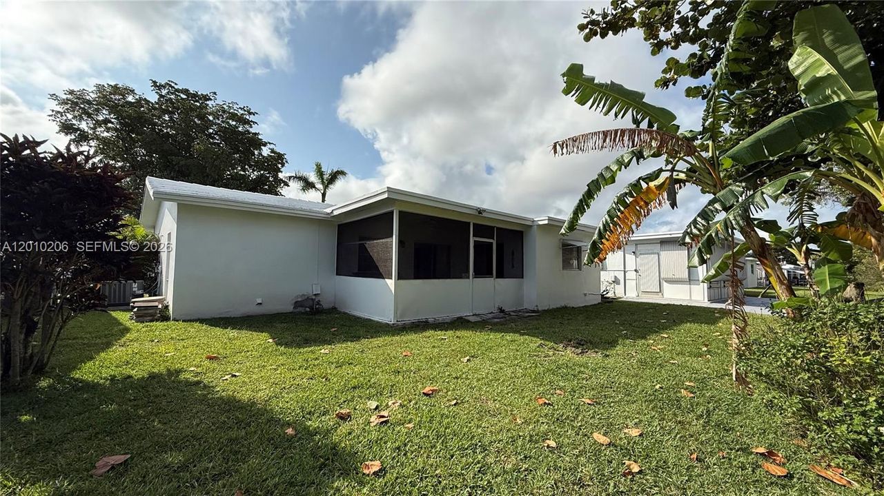 For Sale: $175,000 (2 beds, 1 baths, 874 Square Feet)