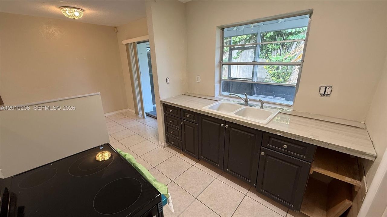 For Sale: $175,000 (2 beds, 1 baths, 874 Square Feet)
