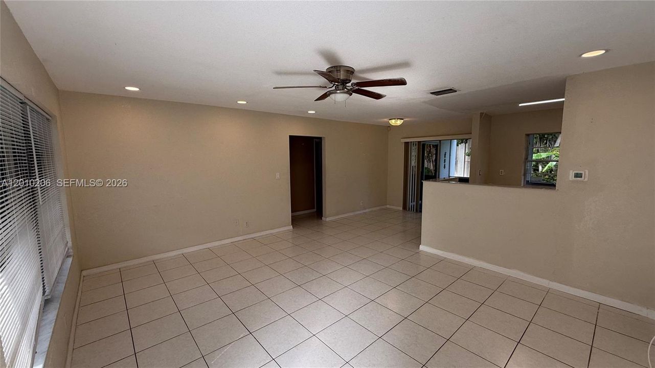 For Sale: $175,000 (2 beds, 1 baths, 874 Square Feet)