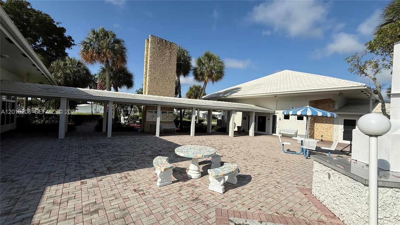 For Sale: $175,000 (2 beds, 1 baths, 874 Square Feet)