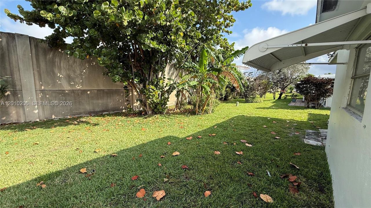 For Sale: $175,000 (2 beds, 1 baths, 874 Square Feet)