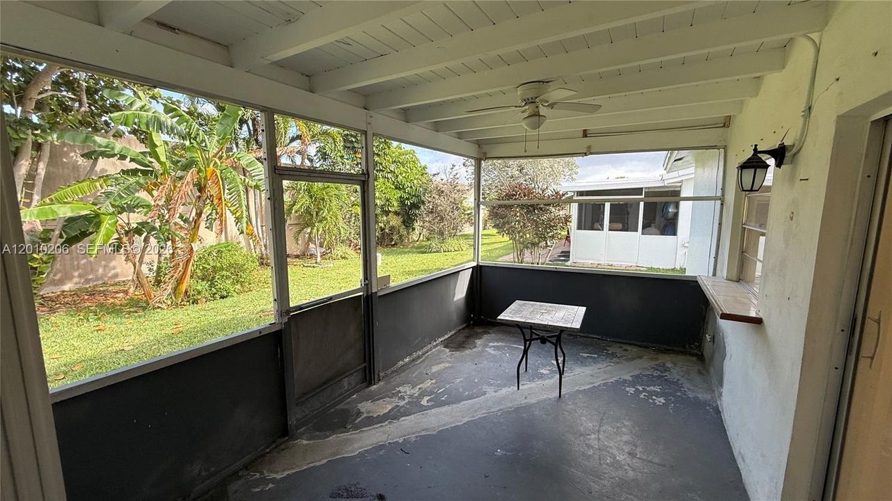 For Sale: $175,000 (2 beds, 1 baths, 874 Square Feet)