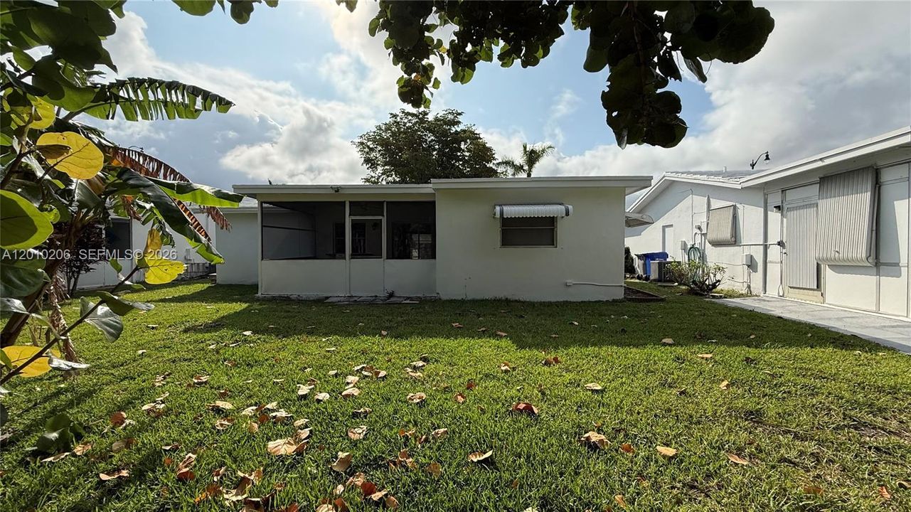 For Sale: $175,000 (2 beds, 1 baths, 874 Square Feet)