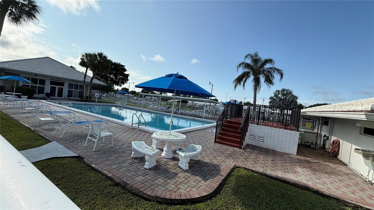 For Sale: $175,000 (2 beds, 1 baths, 874 Square Feet)