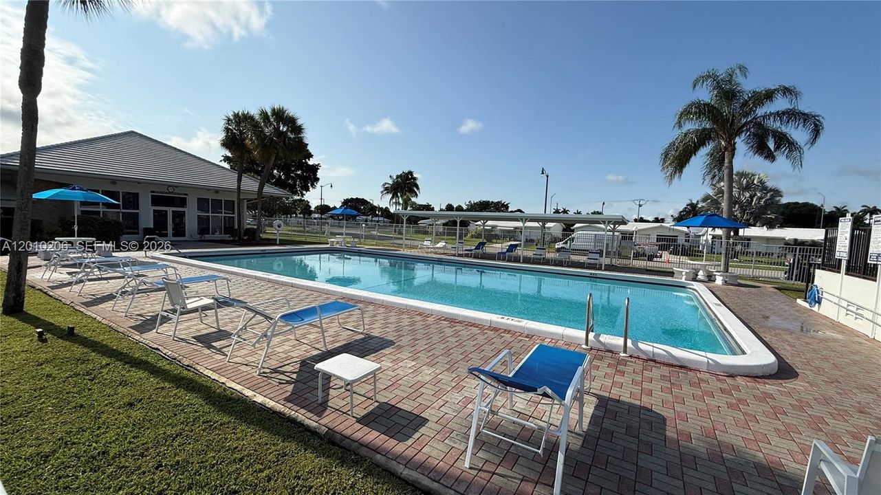 For Sale: $175,000 (2 beds, 1 baths, 874 Square Feet)
