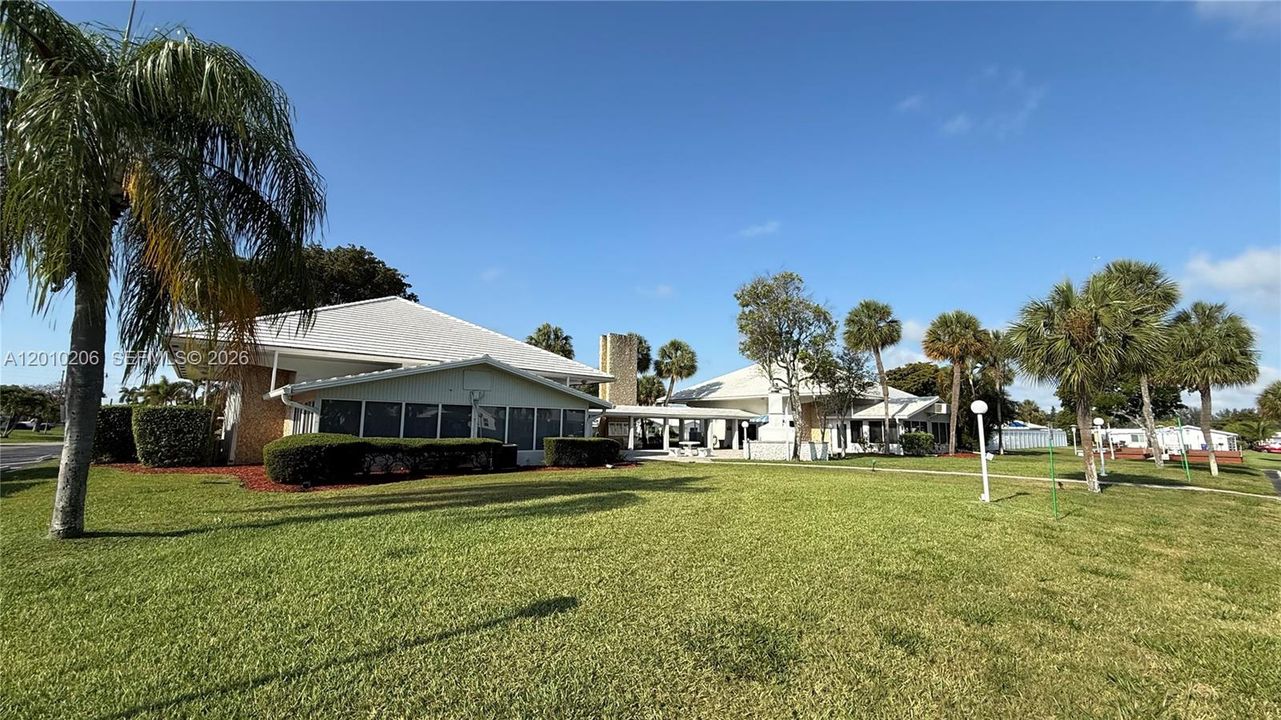 For Sale: $175,000 (2 beds, 1 baths, 874 Square Feet)