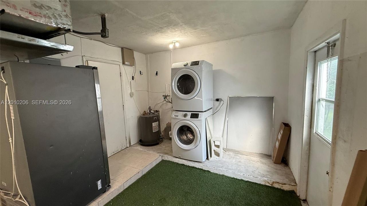 For Sale: $175,000 (2 beds, 1 baths, 874 Square Feet)