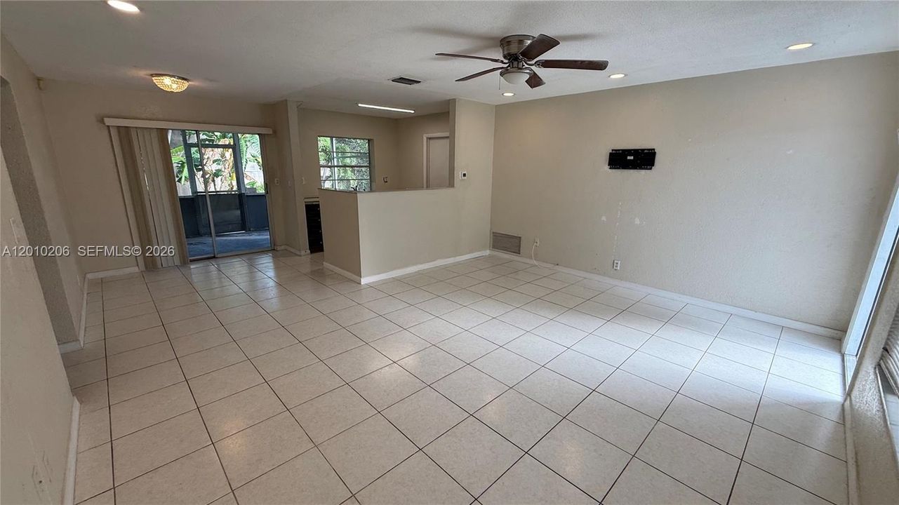 For Sale: $175,000 (2 beds, 1 baths, 874 Square Feet)
