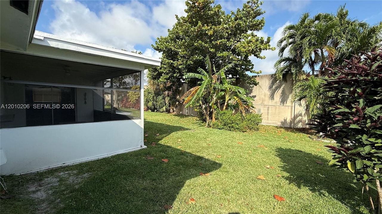 For Sale: $175,000 (2 beds, 1 baths, 874 Square Feet)