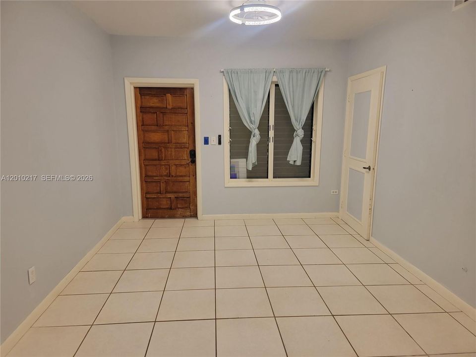 Недавно арендовано: $1,900 (2 спален, 1 ванн, 0 Квадратных фут)