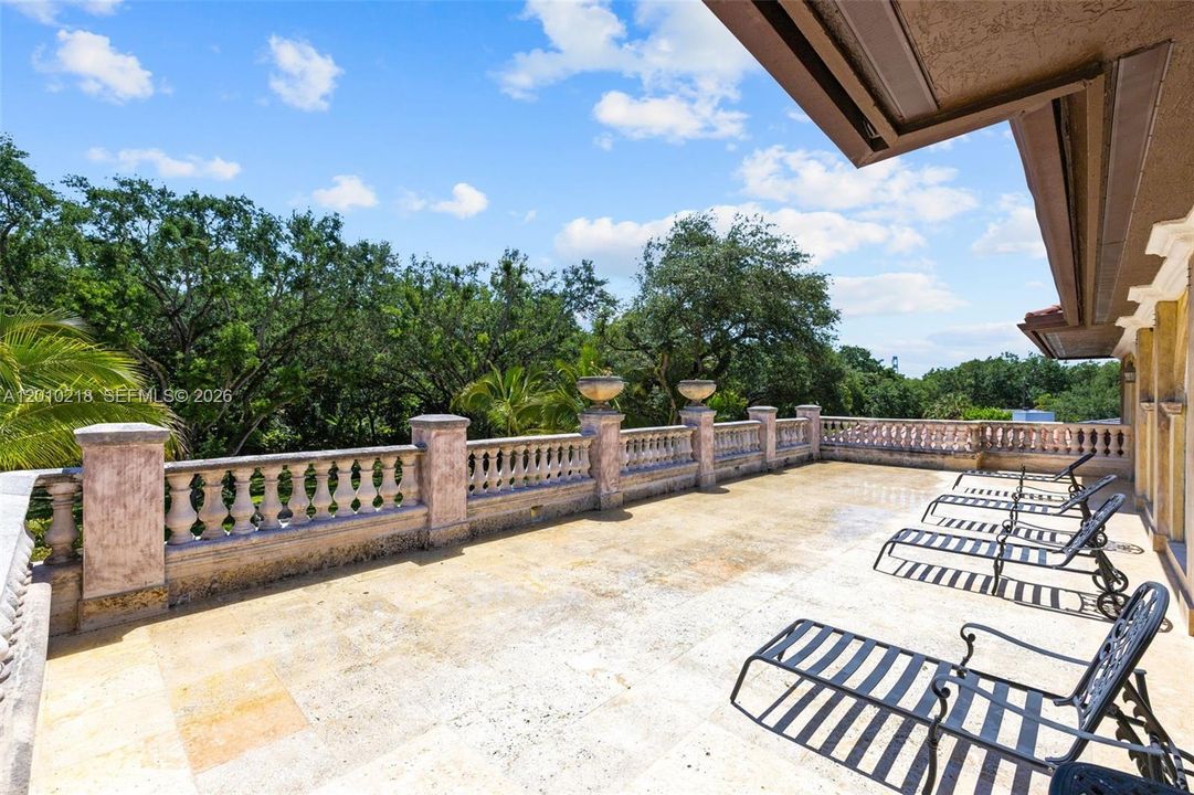 For Rent: $22,000 (5 beds, 5 baths, 5756 Square Feet)