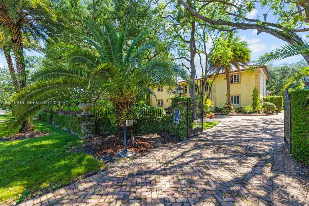 For Rent: $22,000 (5 beds, 5 baths, 5756 Square Feet)