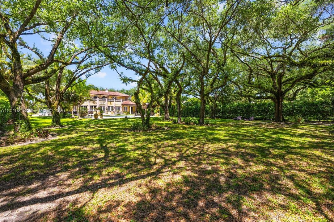 For Rent: $22,000 (5 beds, 5 baths, 5756 Square Feet)