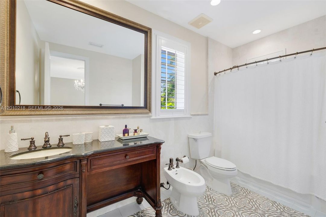 For Rent: $22,000 (5 beds, 5 baths, 5756 Square Feet)