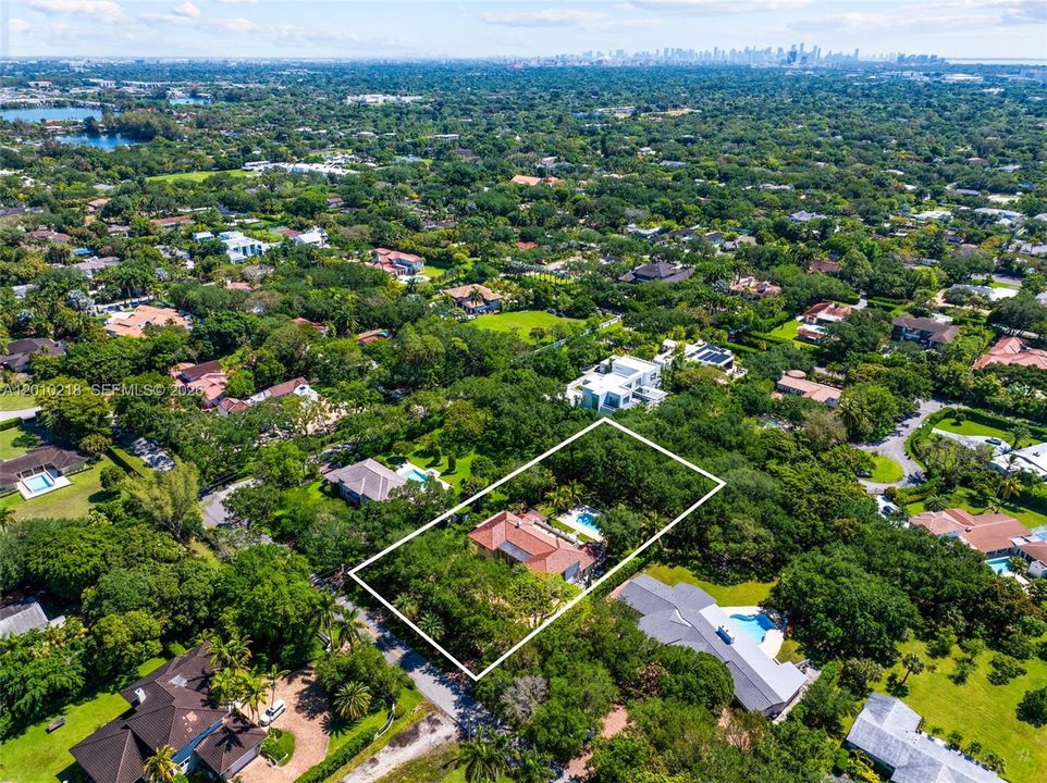 For Rent: $22,000 (5 beds, 5 baths, 5756 Square Feet)