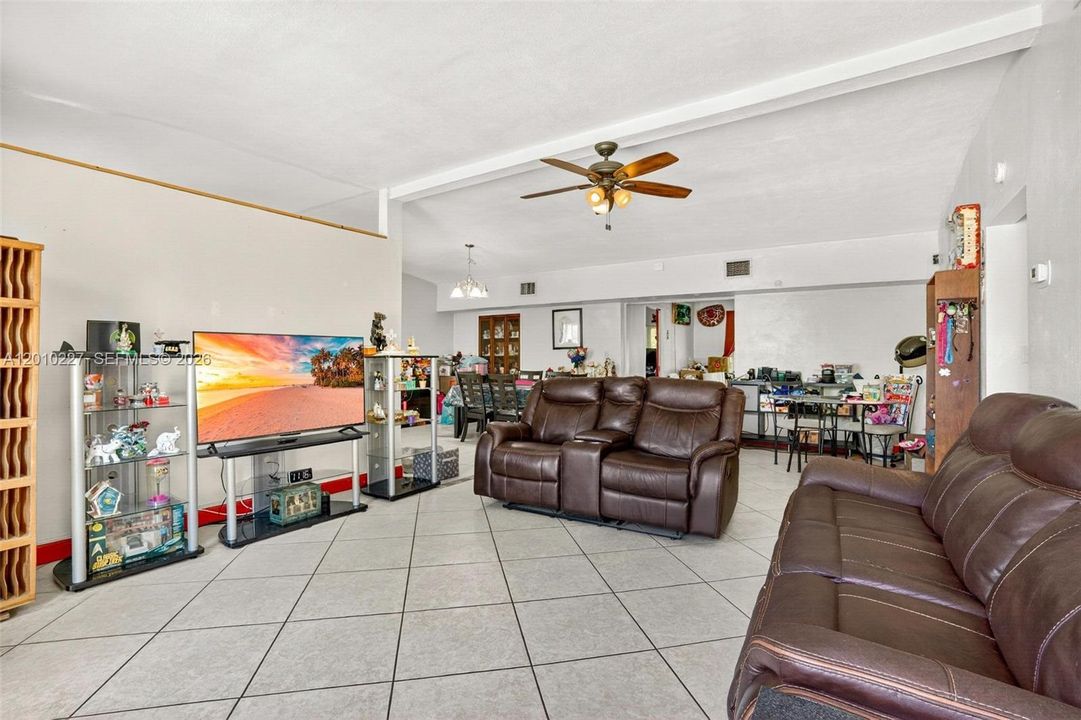 Active With Contract: $640,000 (3 beds, 2 baths, 1902 Square Feet)