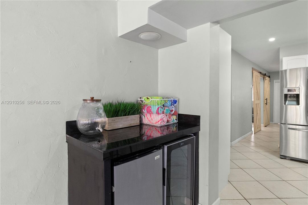 En Venta: $729,000 (4 camas, 3 baños, 1916 Pies cuadrados)